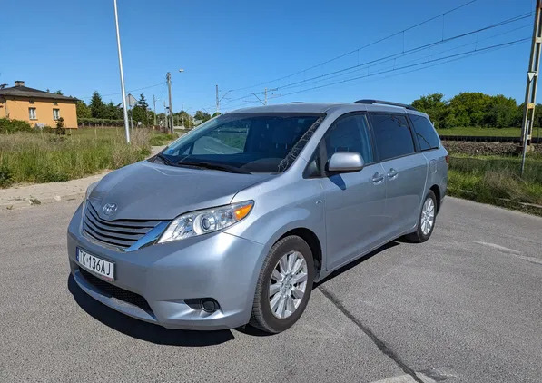 toyota sienna Toyota Sienna cena 85900 przebieg: 132000, rok produkcji 2016 z Warszawa